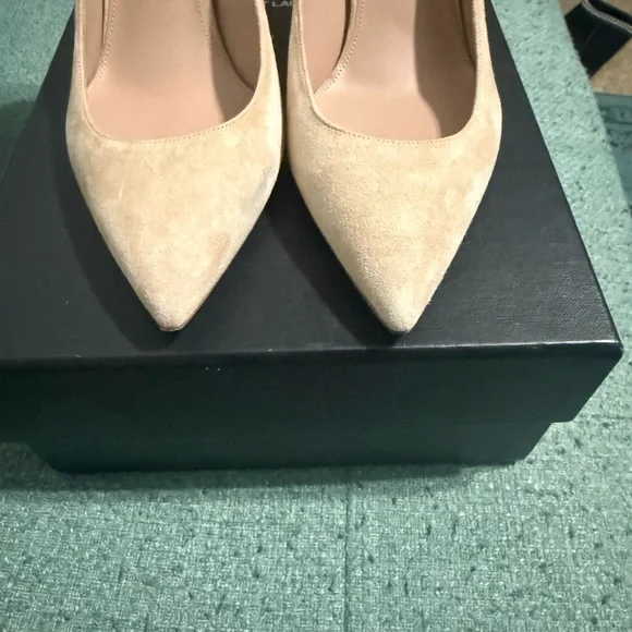 Saint Laurent Tan Suede Heels with Metallic Gold Detail - Picture 2 of 10